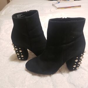 STEVE MADDEN BLACK SUEDE BOOTIES SIZE:7.5 M